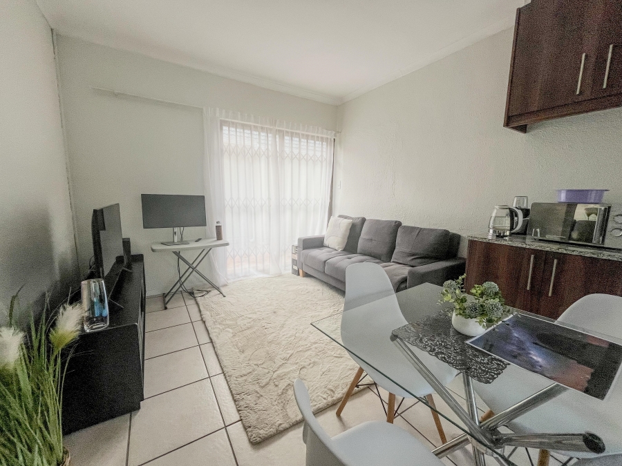 To Let 1 Bedroom Property for Rent in Pinelands Western Cape
